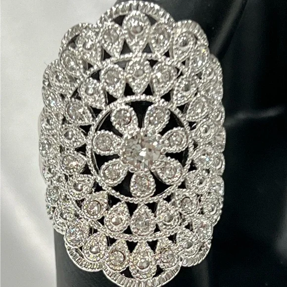 Swarovski Element Intricate Crystal Silver Ring - Picture 6 of 10